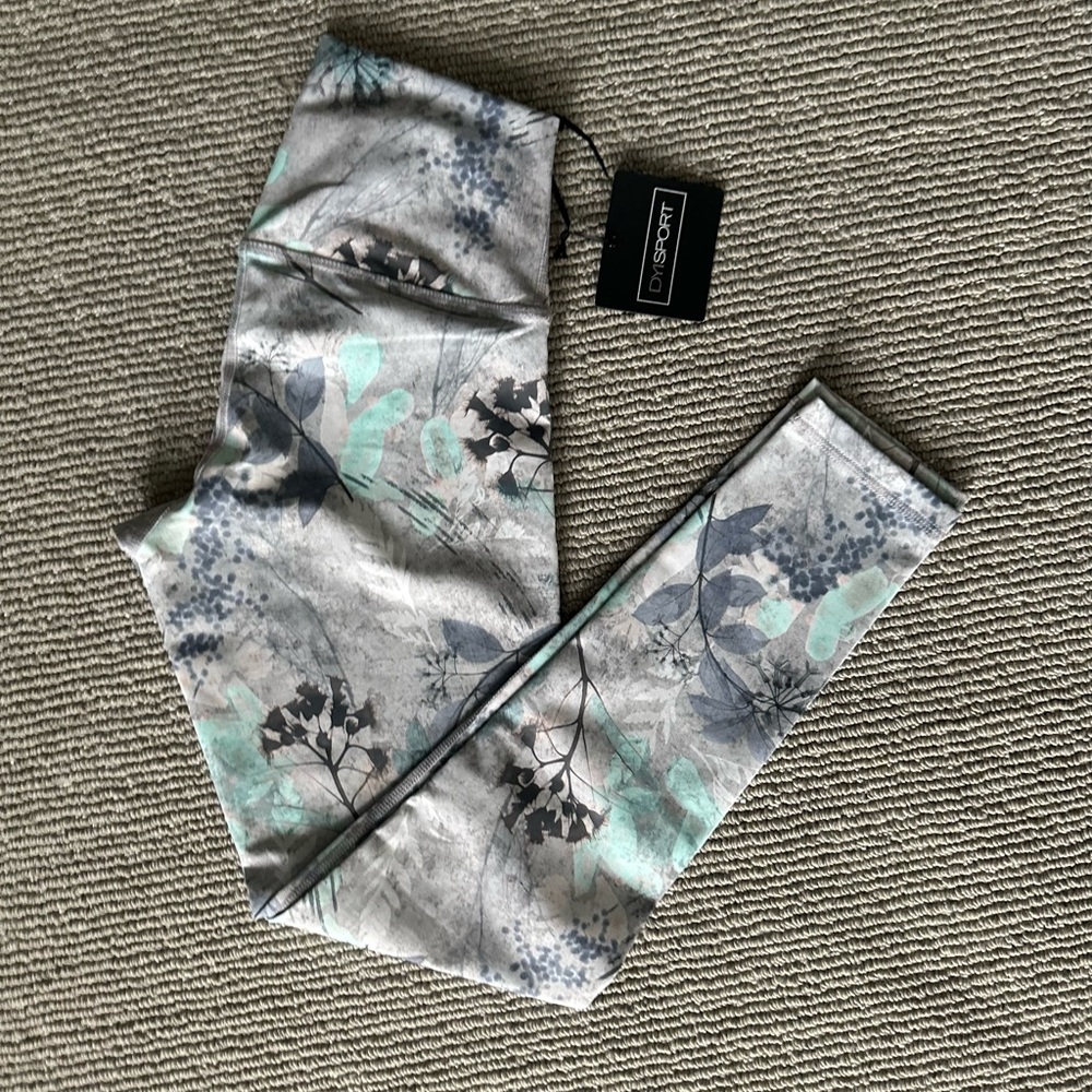 NWT DYI legging